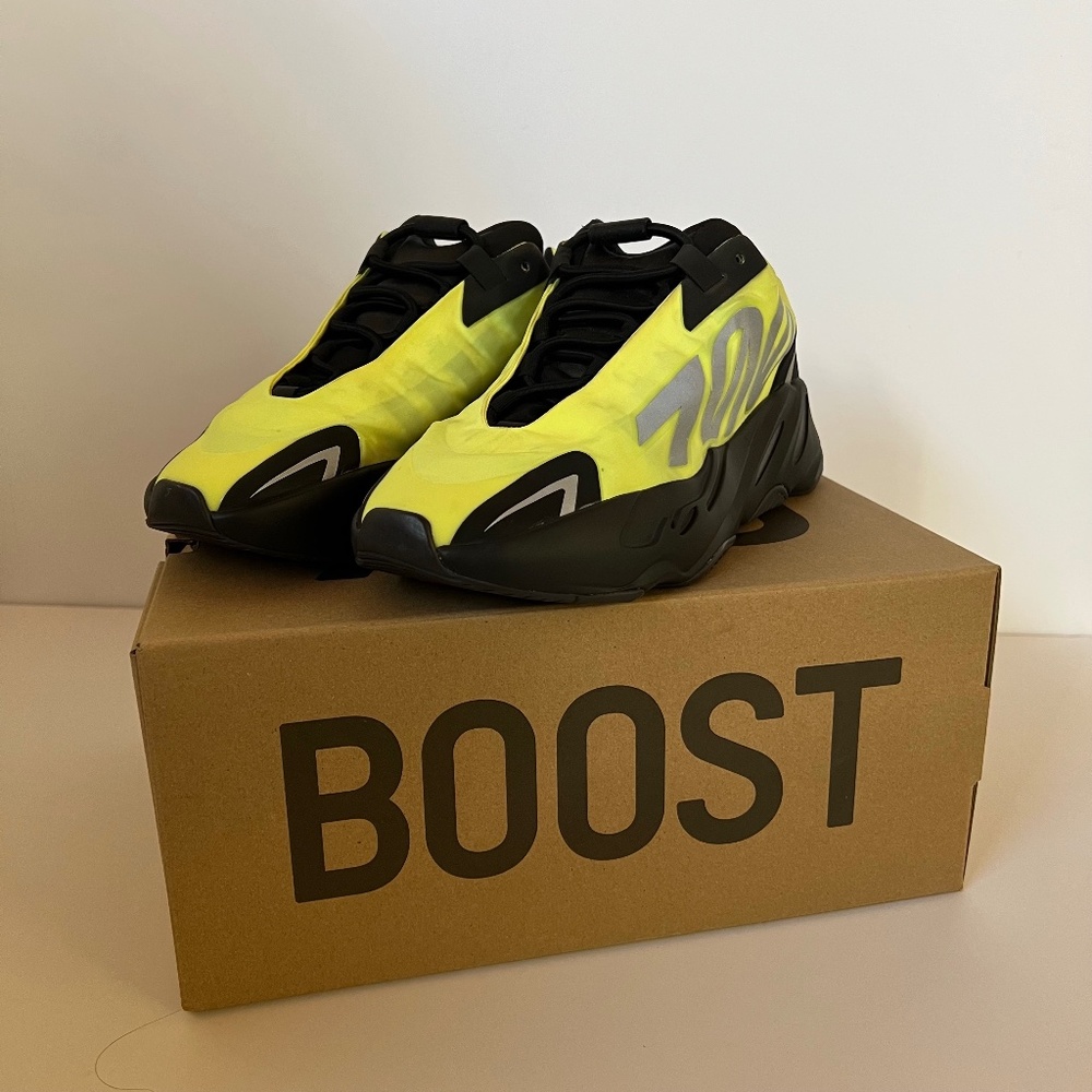 adidas Yeezy Boost 700 MNVN Size 7.5